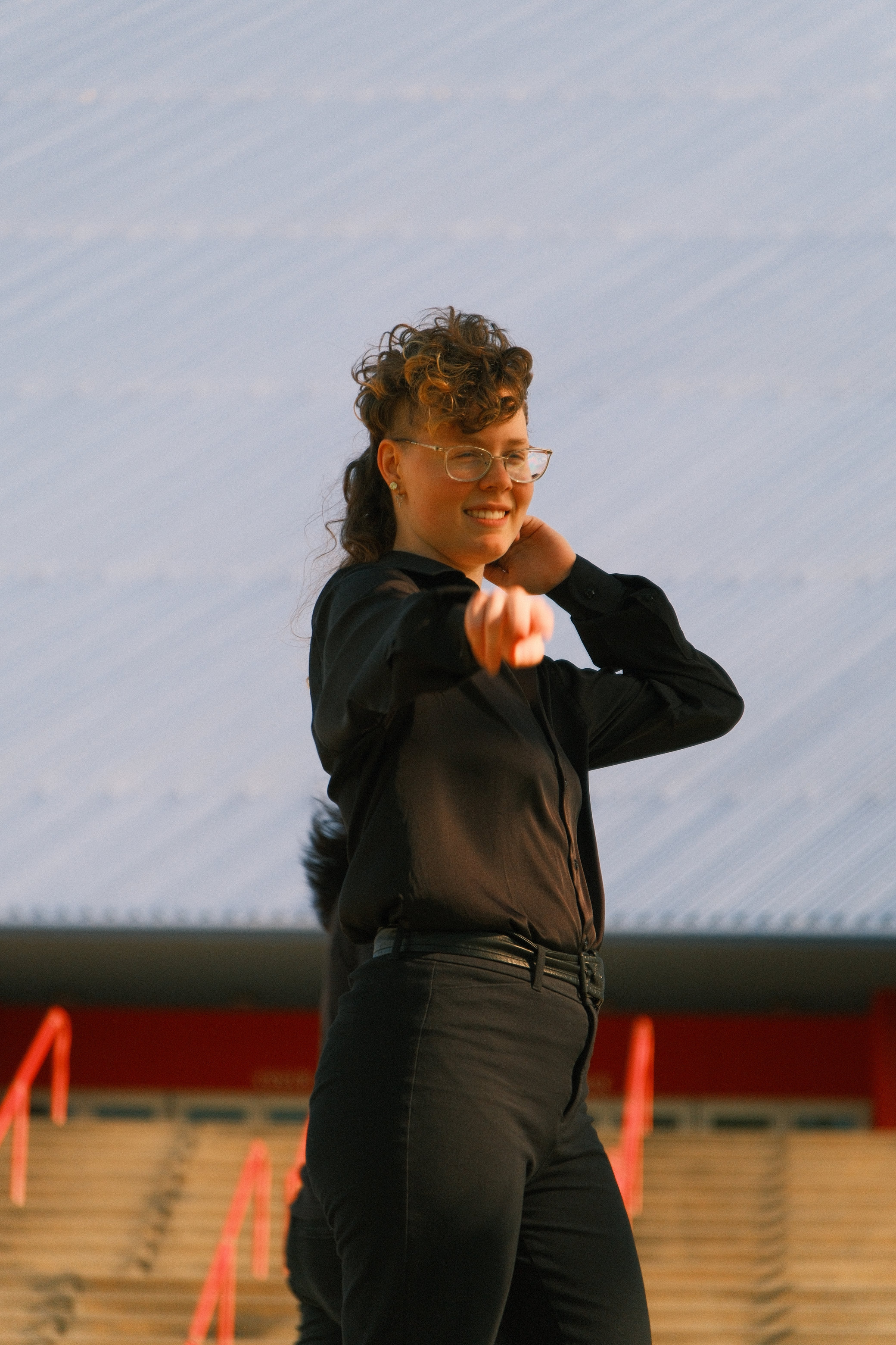 Pointing in Performative attire